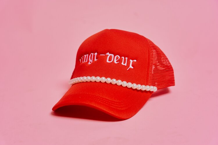 VINGT-DEUX HAT