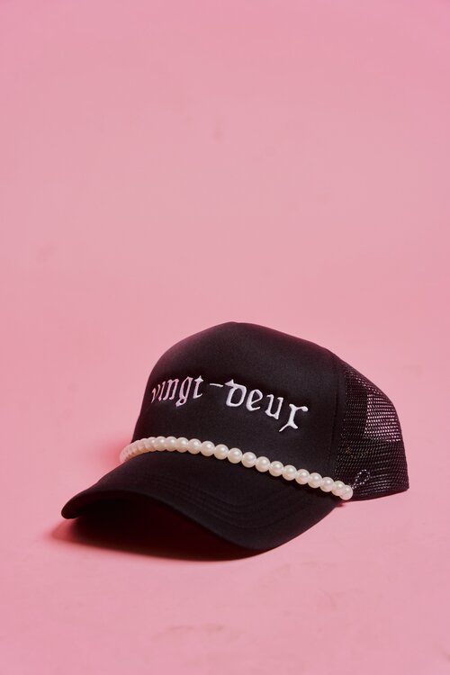 VINGT-DEUX HAT